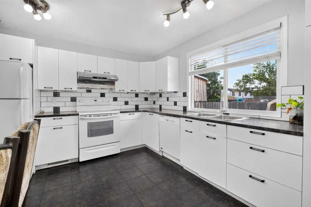 207 Penworth Drive Se, Calgary, AB