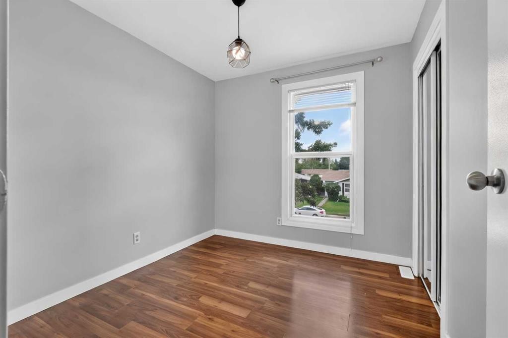 207 Penworth Drive Se, Calgary, AB