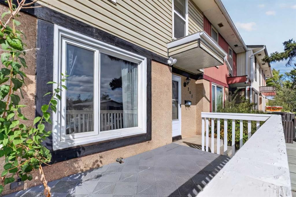 207 Penworth Drive Se, Calgary, AB