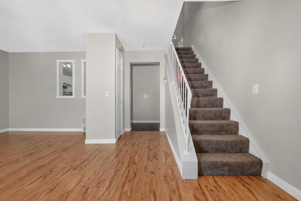 207 Penworth Drive Se, Calgary, AB