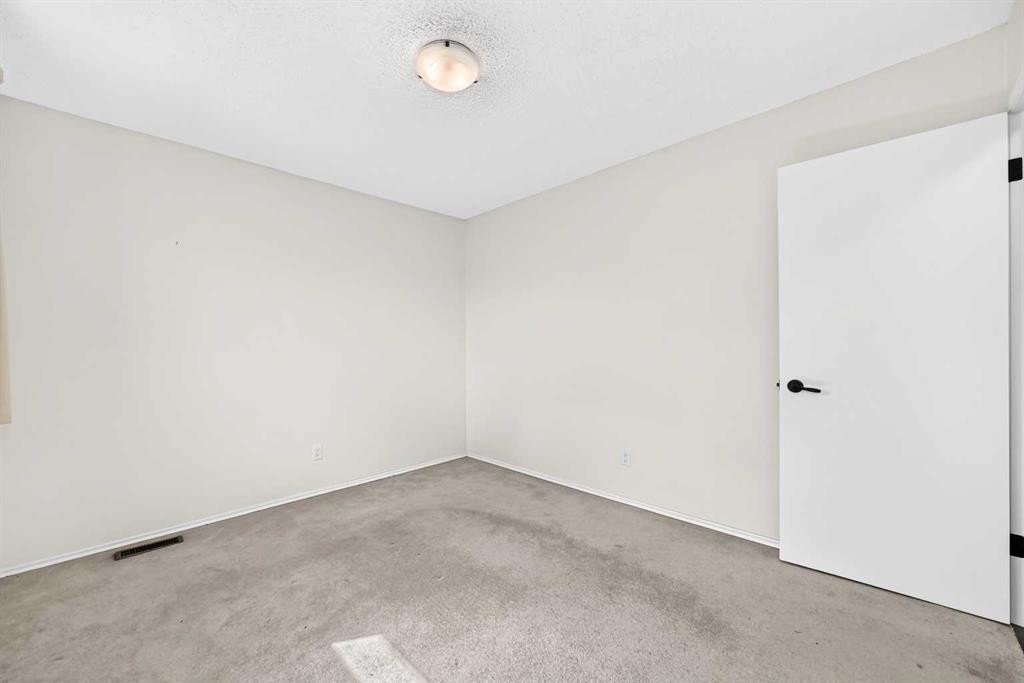 15 Maidstone Place Ne, Calgary, AB