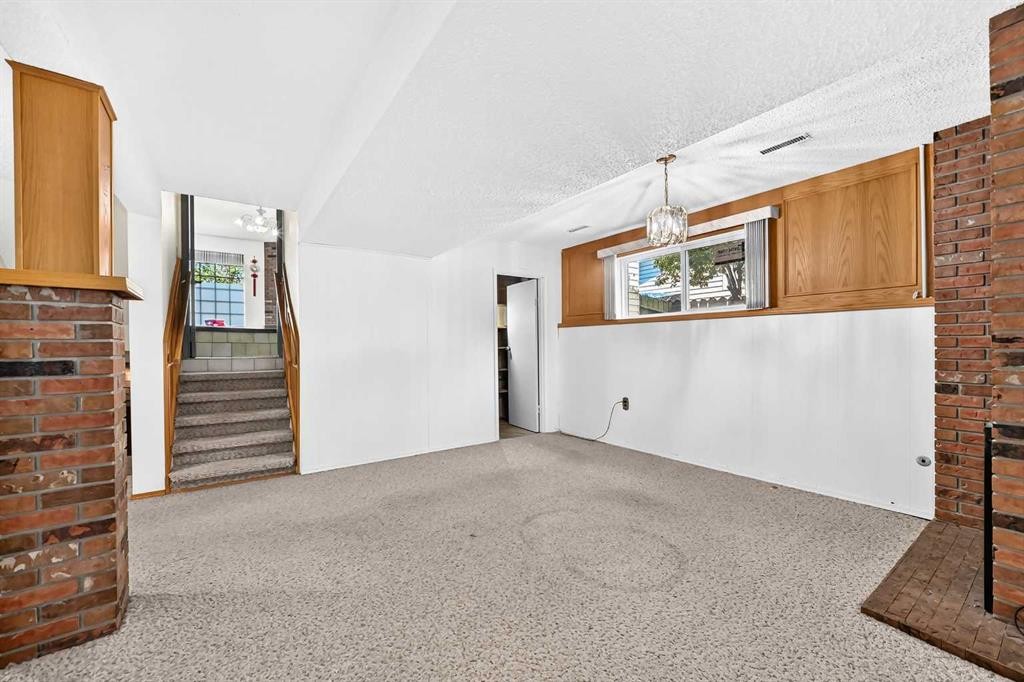 15 Maidstone Place Ne, Calgary, AB