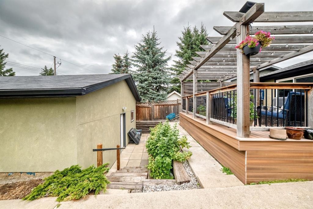 4824 41 Avenue Sw, Calgary, AB