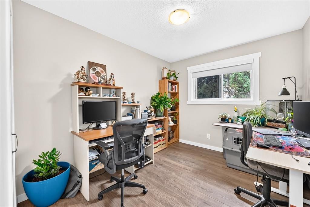 4824 41 Avenue Sw, Calgary, AB