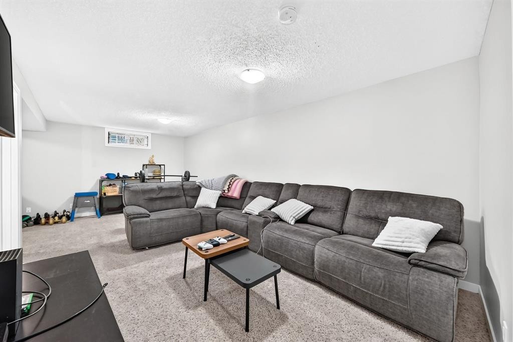 4824 41 Avenue Sw, Calgary, AB