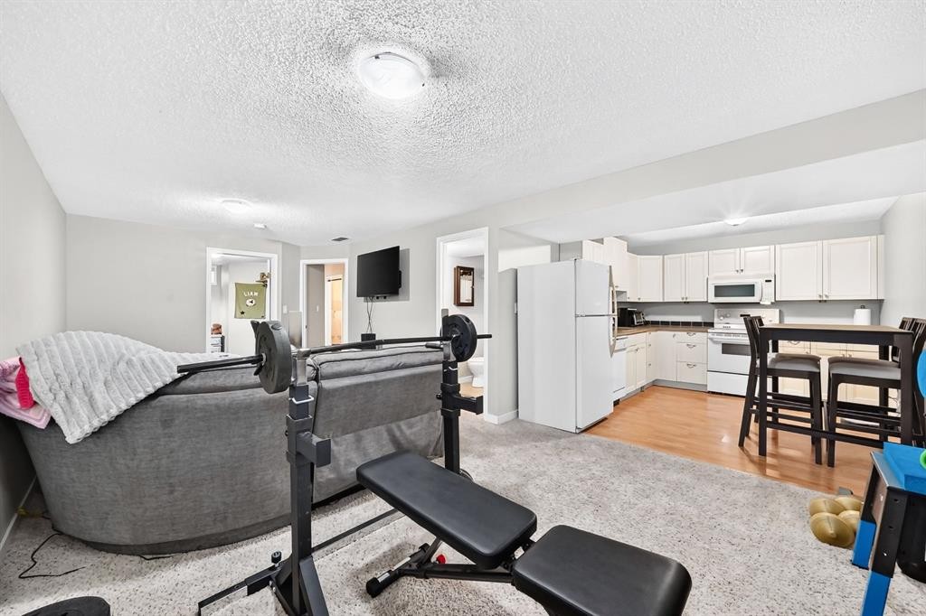 4824 41 Avenue Sw, Calgary, AB