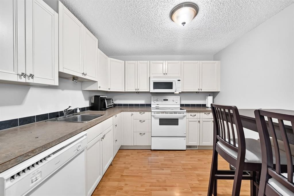4824 41 Avenue Sw, Calgary, AB