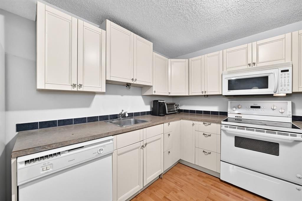 4824 41 Avenue Sw, Calgary, AB