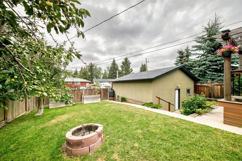 4824 41 Avenue Sw, Calgary, AB