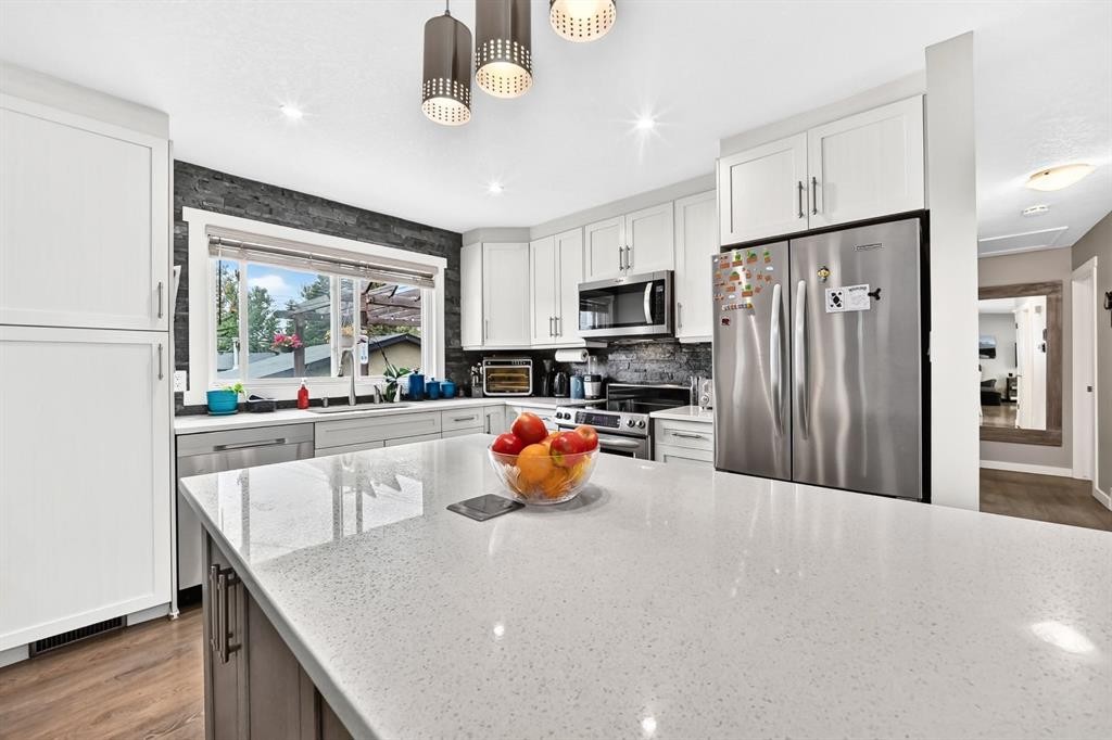 4824 41 Avenue Sw, Calgary, AB