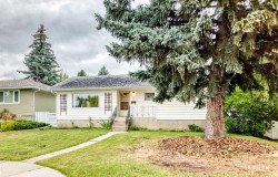 14 Carnarvon Way NWCalgary, AB T2K 1W4