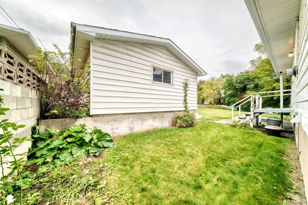 14 Carnarvon Way Nw, Calgary, AB
