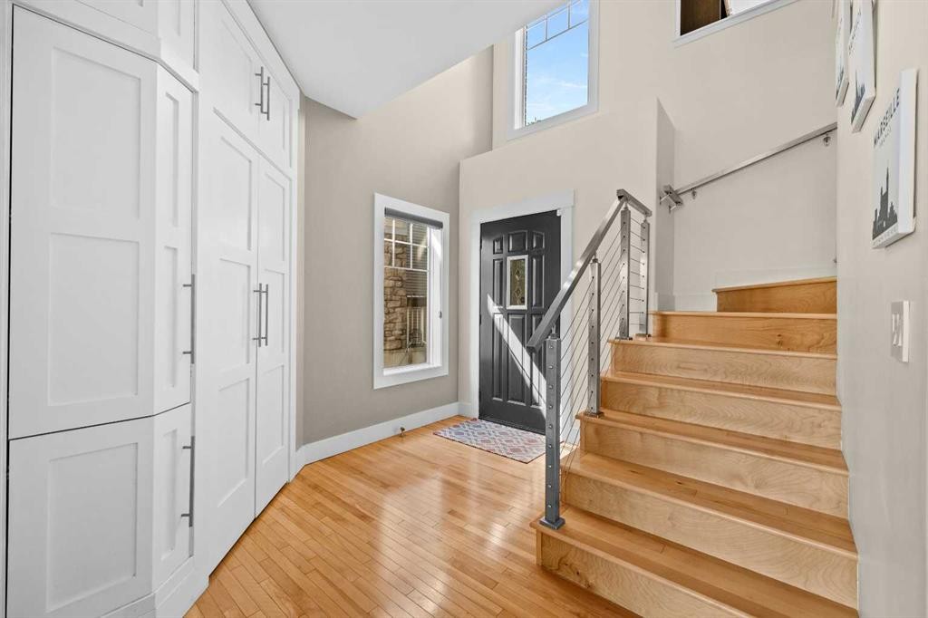 122 Springborough Point Sw, Calgary, AB