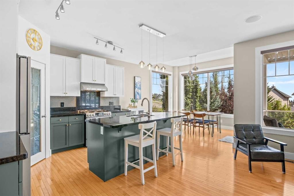 122 Springborough Point Sw, Calgary, AB