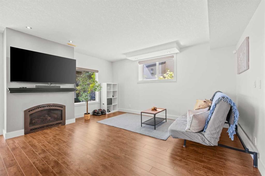 122 Springborough Point Sw, Calgary, AB