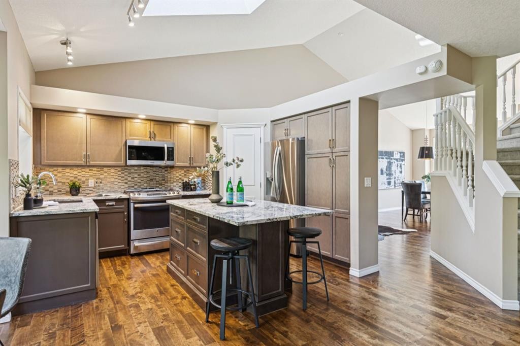 400 Sienna Park Drive Sw, Calgary, AB