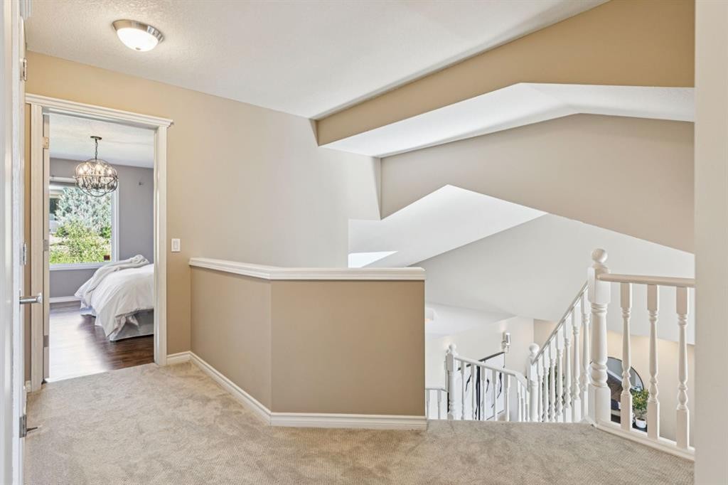 400 Sienna Park Drive Sw, Calgary, AB
