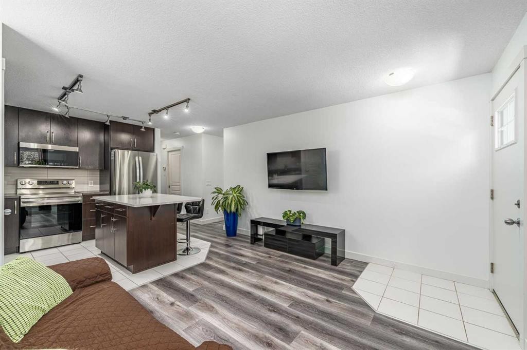 1110 Mckenzie Towne Row Se, Calgary, AB