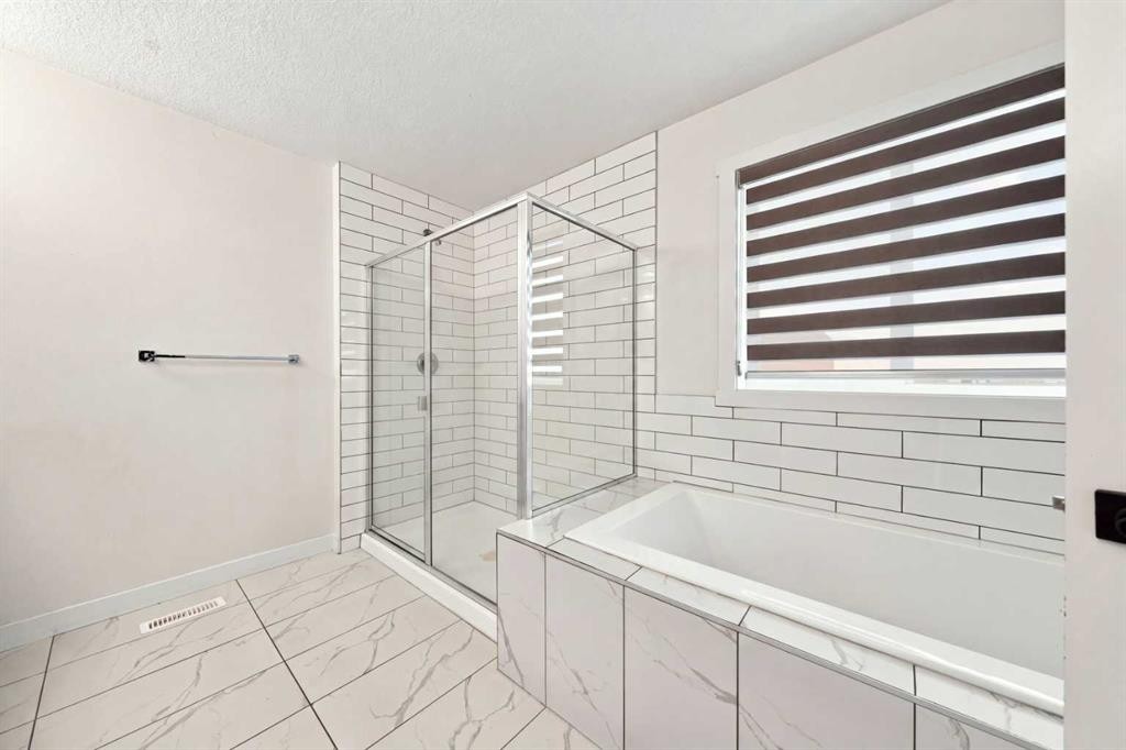 170 Chelsea Road, Chestermere, AB - Indoor Photo Showing Bathroom