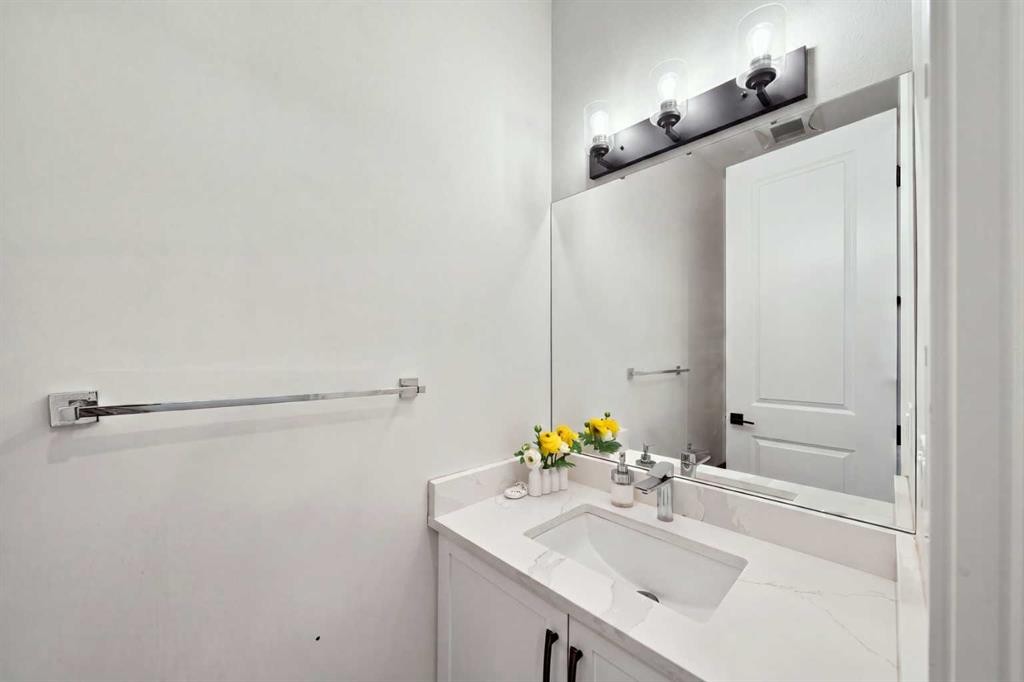170 Chelsea Road, Chestermere, AB - Indoor Photo Showing Bathroom