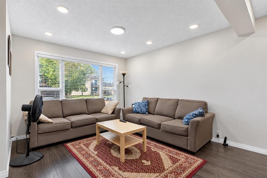369 Falshire Drive Ne, Calgary, AB