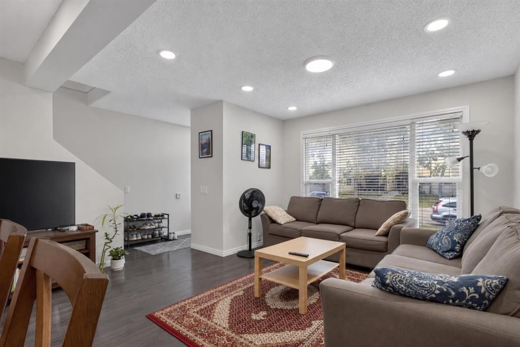 369 Falshire Drive Ne, Calgary, AB
