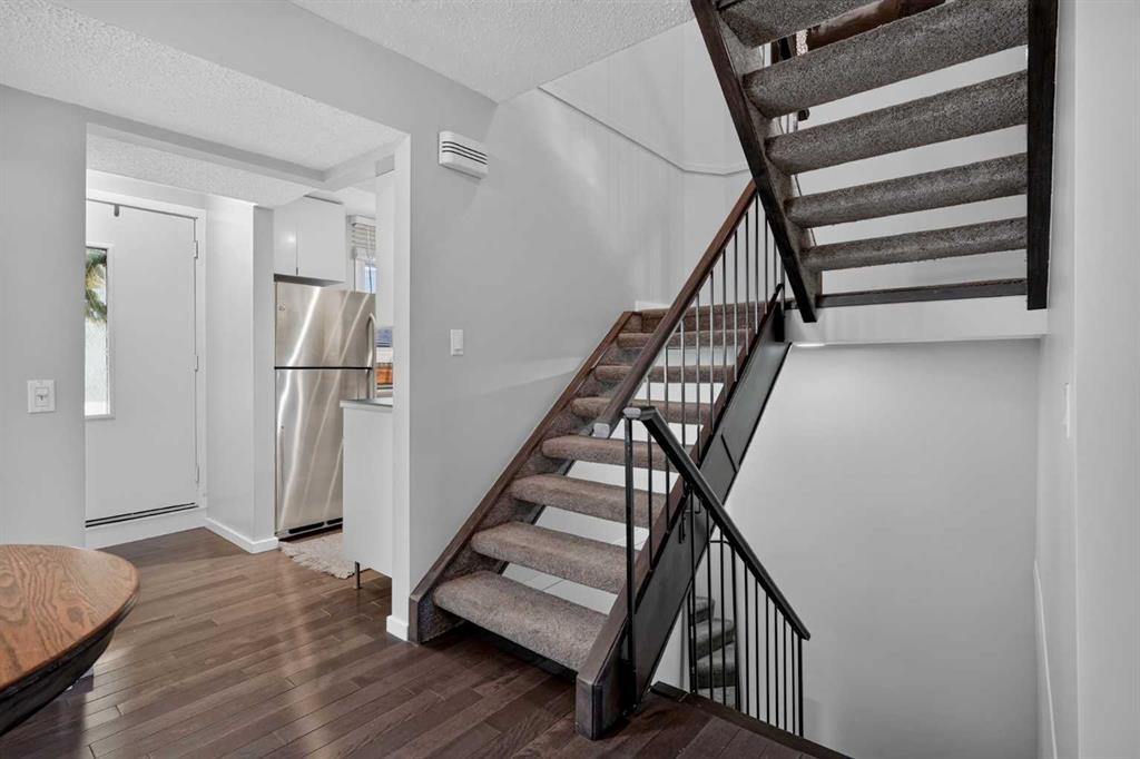1611-2520 Palliser Drive Sw, Calgary, AB