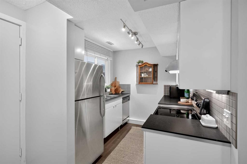1611-2520 Palliser Drive Sw, Calgary, AB