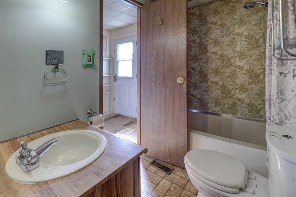 61 Huntstrom Drive Ne, Calgary, AB