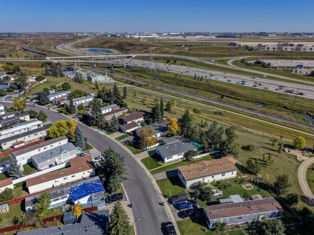 61 Huntstrom Drive Ne, Calgary, AB