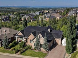 206 Fortress Manor SW Calgary, AB T3H 4Z2