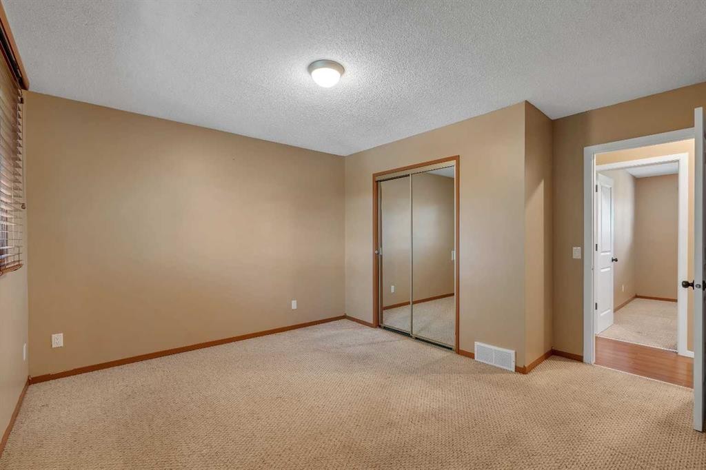 335 Queensland Drive Se, Calgary, AB