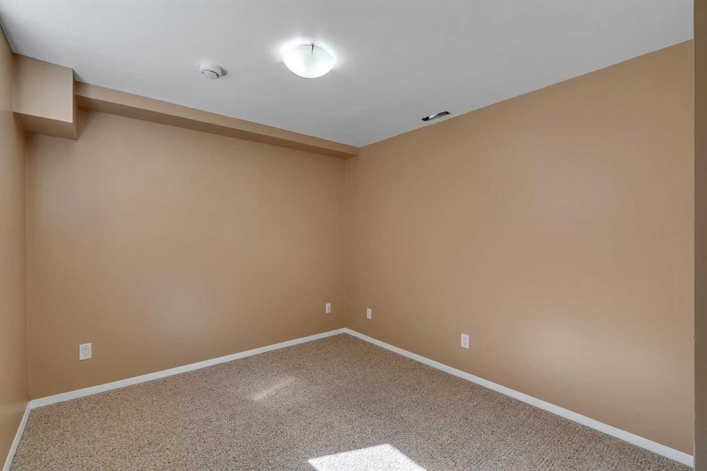 335 Queensland Drive Se, Calgary, AB