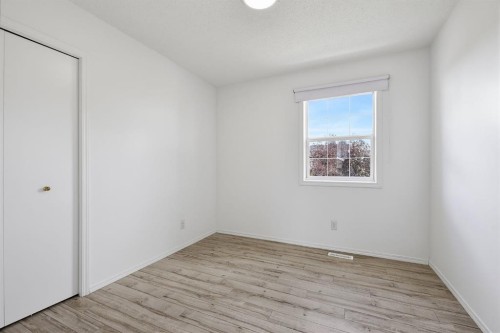 15 Coventry Link Ne, Calgary, AB 