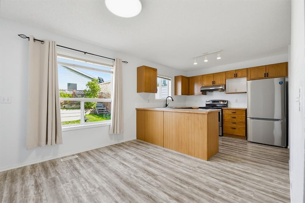 15 Coventry Link Ne, Calgary, AB