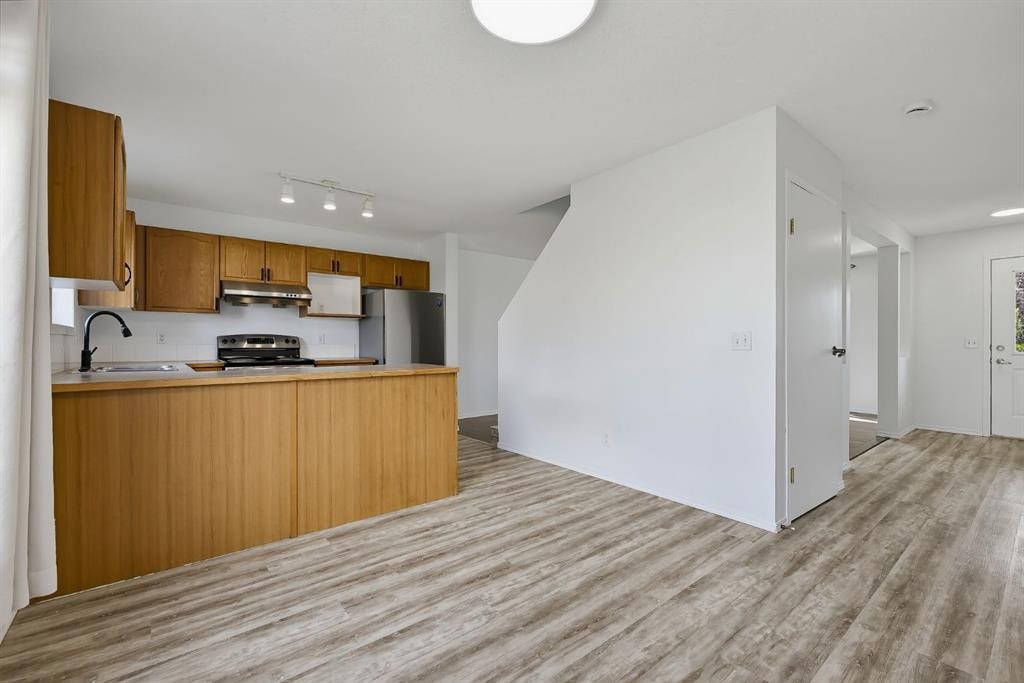 15 Coventry Link Ne, Calgary, AB