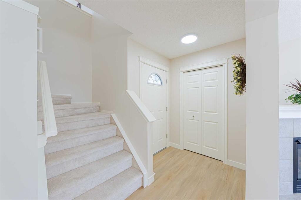 130 Somerglen Way Sw, Calgary, AB