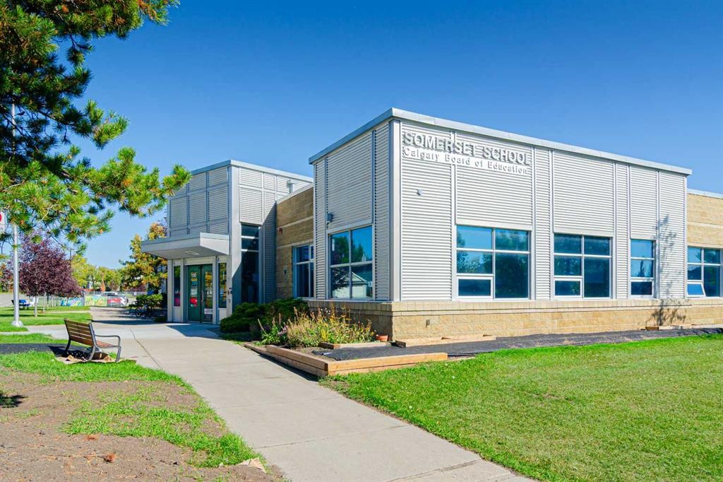 130 Somerglen Way Sw, Calgary, AB