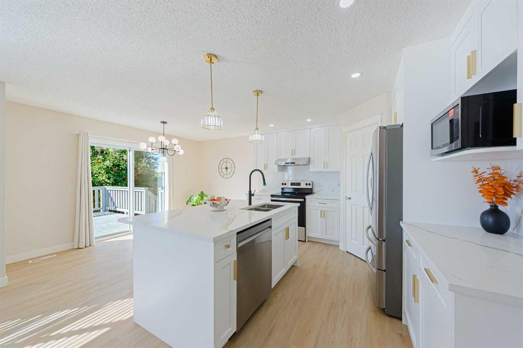 130 Somerglen Way Sw, Calgary, AB
