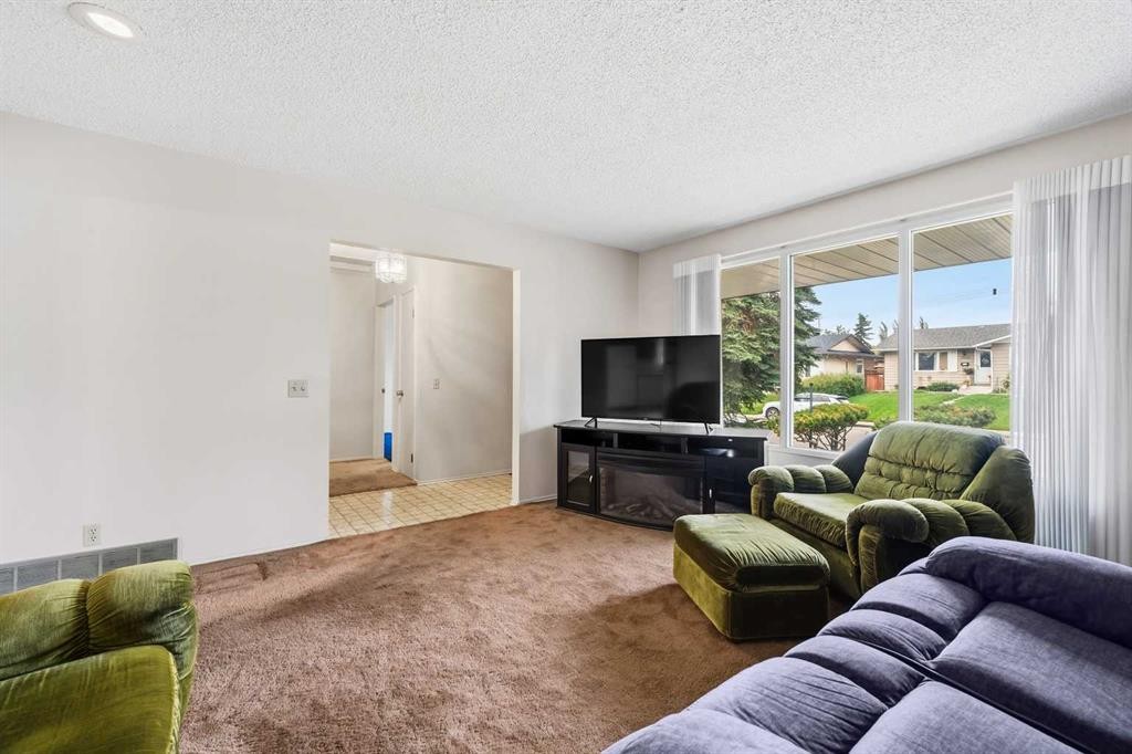 7944 Huntington Road Ne, Calgary, AB