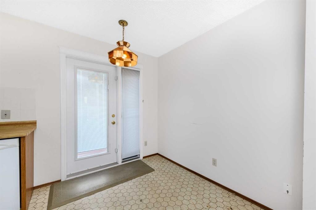 16 Deersaxon Circle Se, Calgary, AB