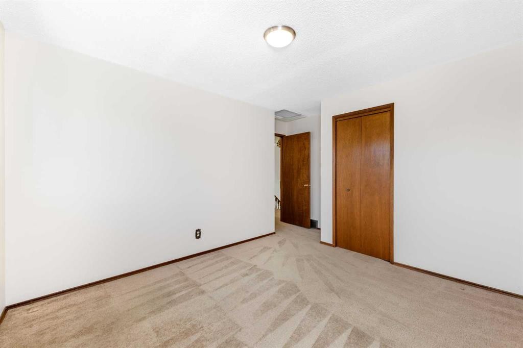 16 Deersaxon Circle Se, Calgary, AB