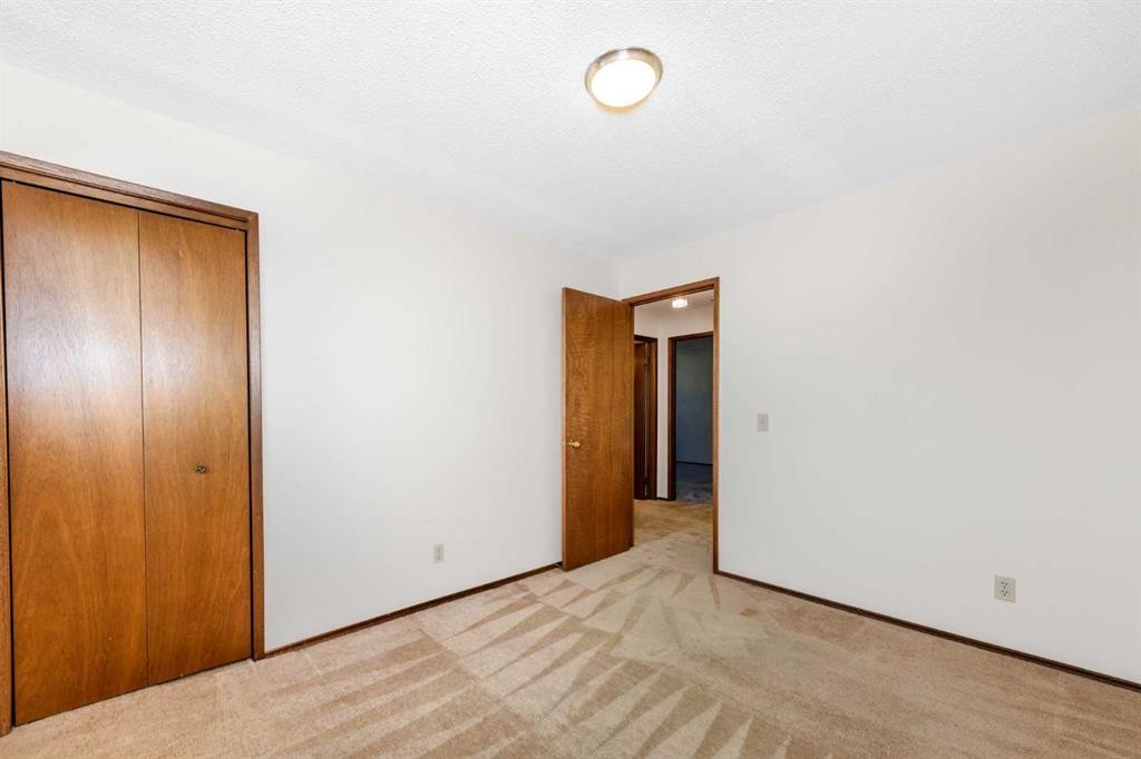 16 Deersaxon Circle Se, Calgary, AB