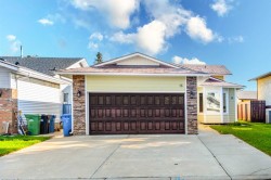 16 DEERSAXON Circle SE Calgary, AB T2J 6R5