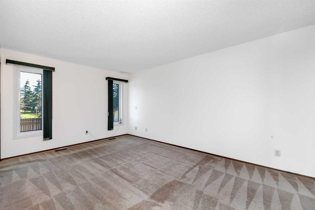 16 Deersaxon Circle Se, Calgary, AB