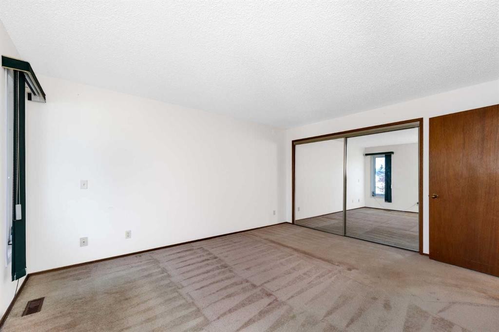 16 Deersaxon Circle Se, Calgary, AB