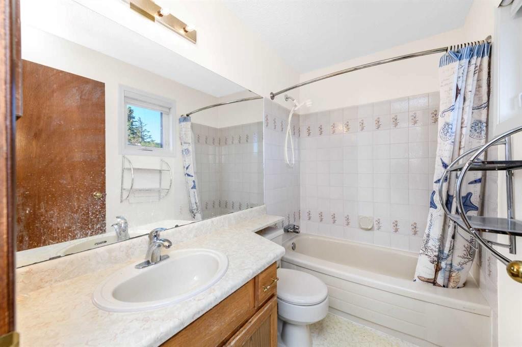 16 Deersaxon Circle Se, Calgary, AB