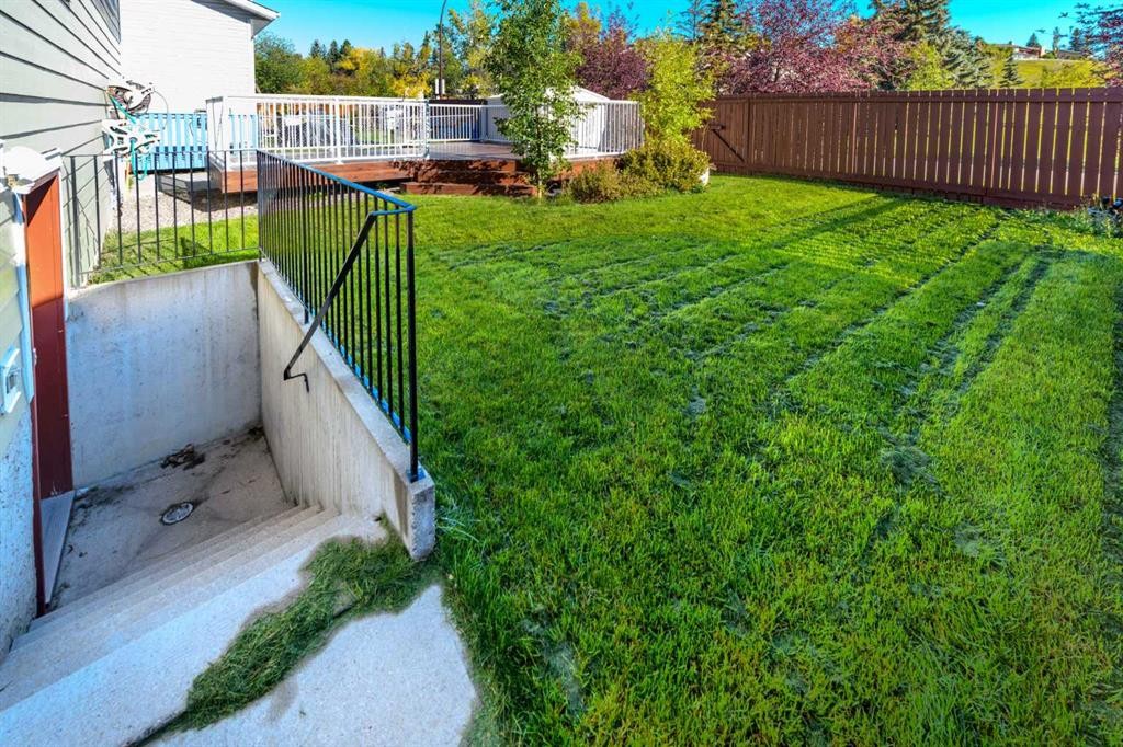 16 Deersaxon Circle Se, Calgary, AB