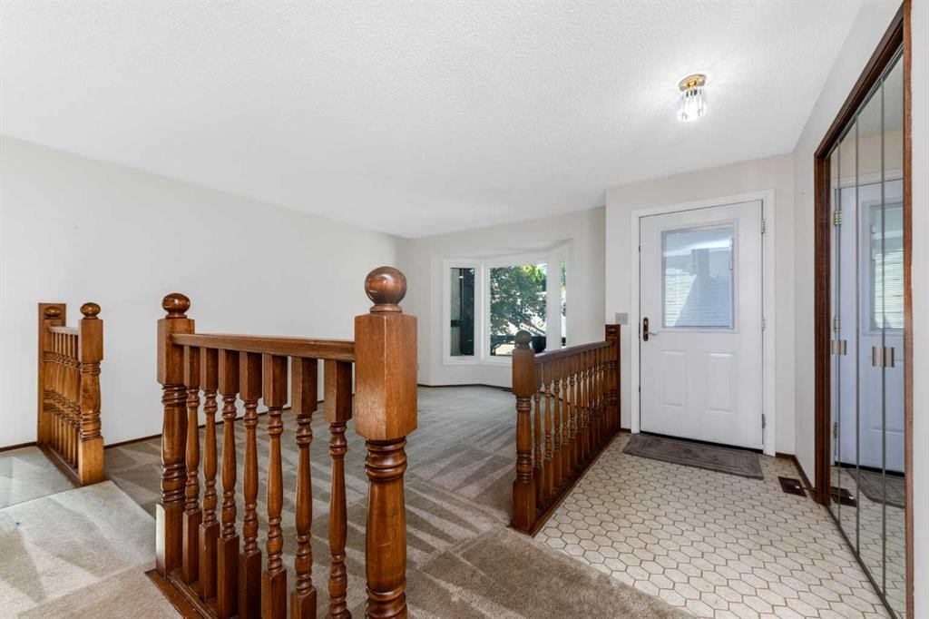 16 Deersaxon Circle Se, Calgary, AB