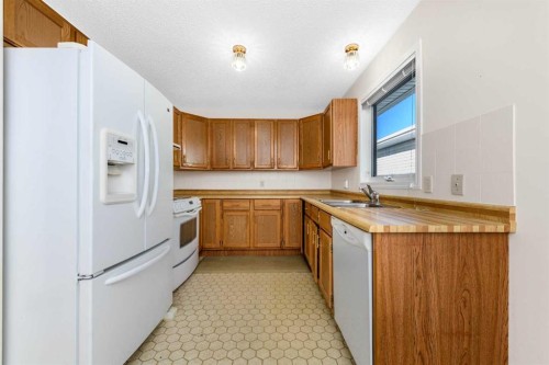 16 Deersaxon Circle Se, Calgary, AB 
